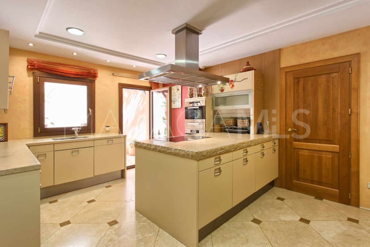 Villa for sale in Marbella City