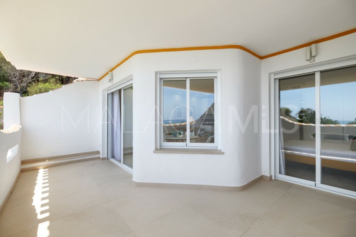 For sale ground floor apartment in Calahonda with 2 bedrooms