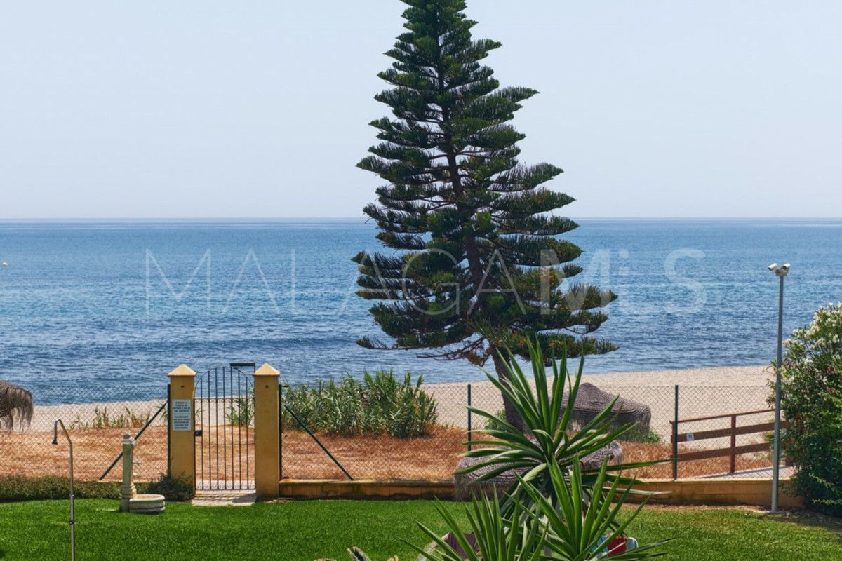 For sale ground floor apartment in Calahonda with 2 bedrooms