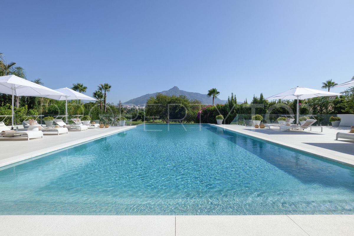 9 bedrooms villa in Nueva Andalucia for sale