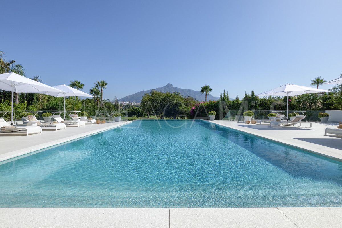 9 bedrooms villa in Nueva Andalucia for sale