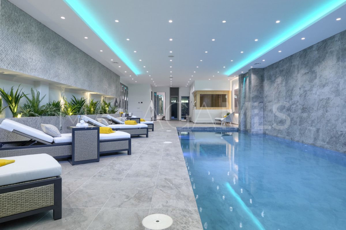 9 bedrooms villa in Nueva Andalucia for sale