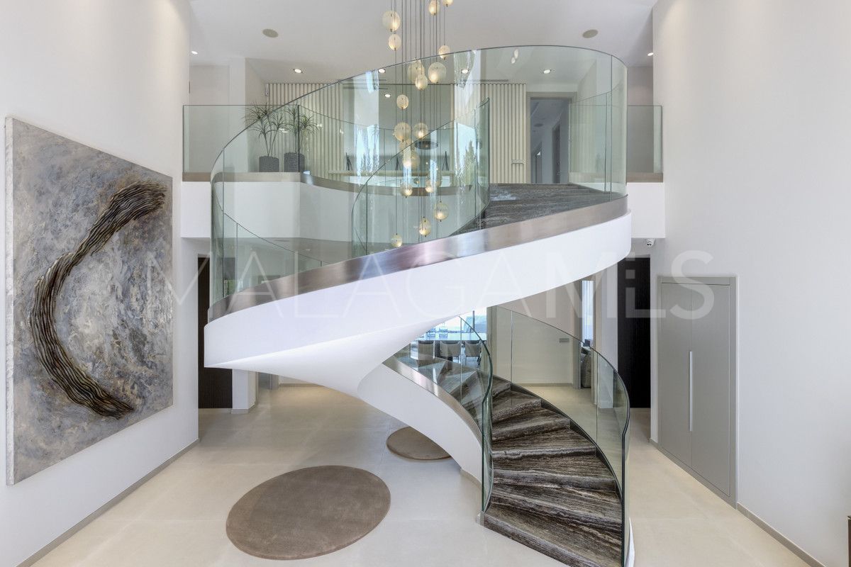 9 bedrooms villa in Nueva Andalucia for sale