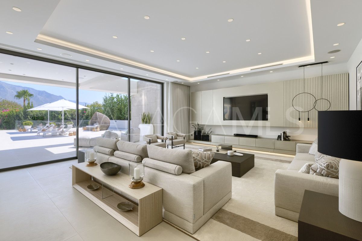 9 bedrooms villa in Nueva Andalucia for sale