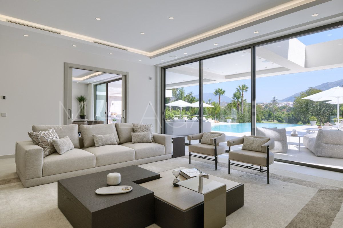 9 bedrooms villa in Nueva Andalucia for sale