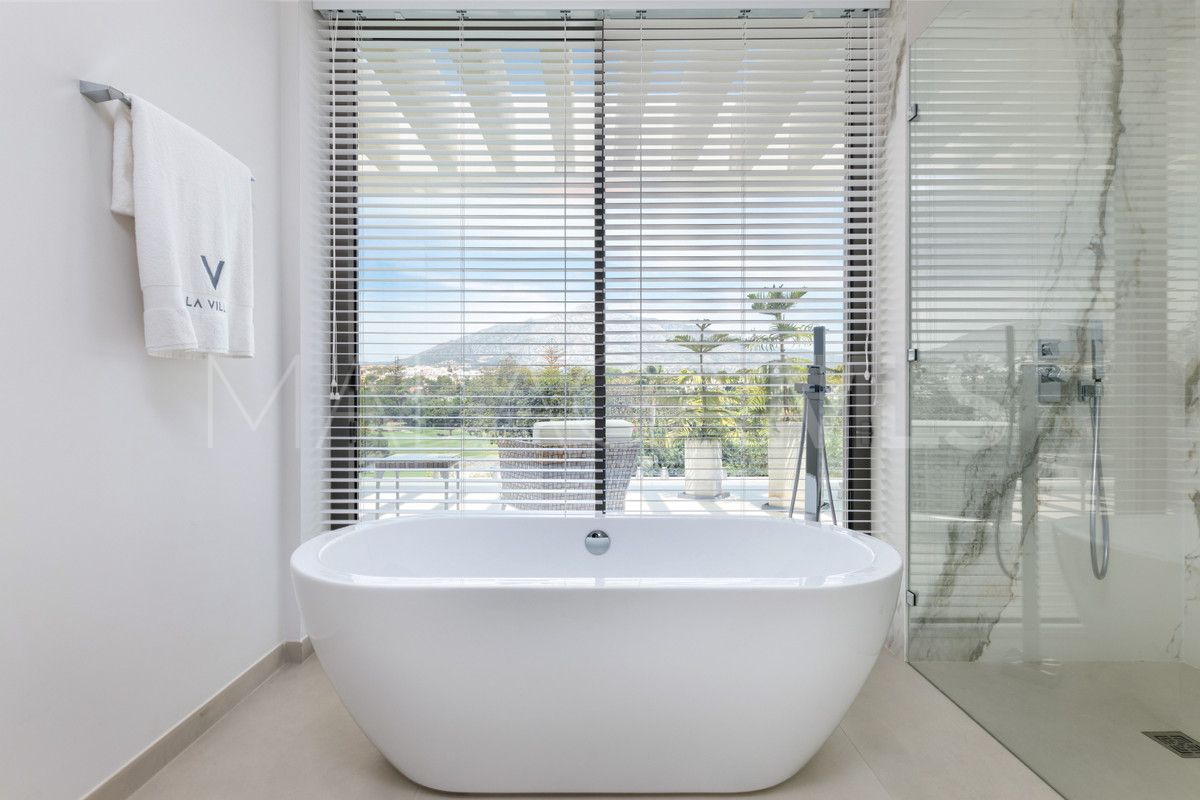 9 bedrooms villa in Nueva Andalucia for sale
