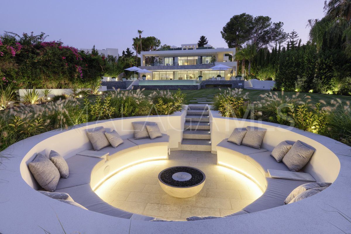 9 bedrooms villa in Nueva Andalucia for sale