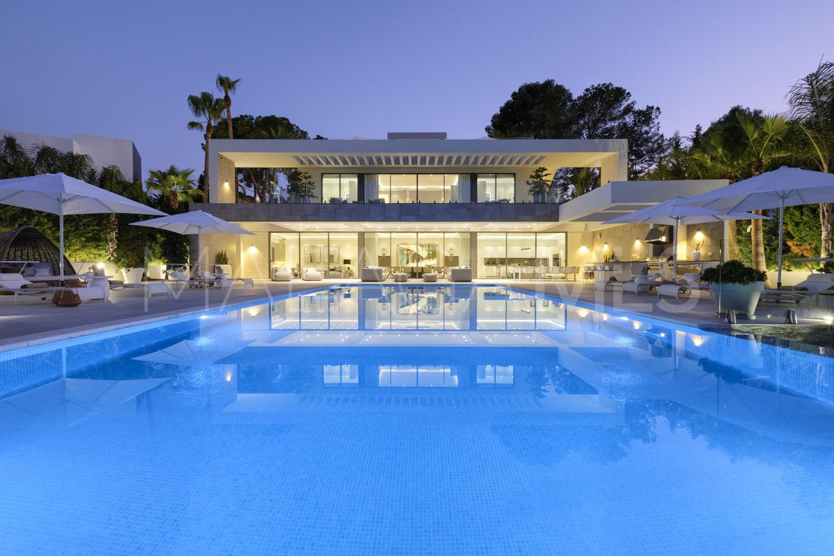 9 bedrooms villa in Nueva Andalucia for sale