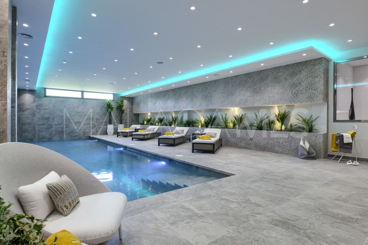 9 bedrooms villa in Nueva Andalucia for sale