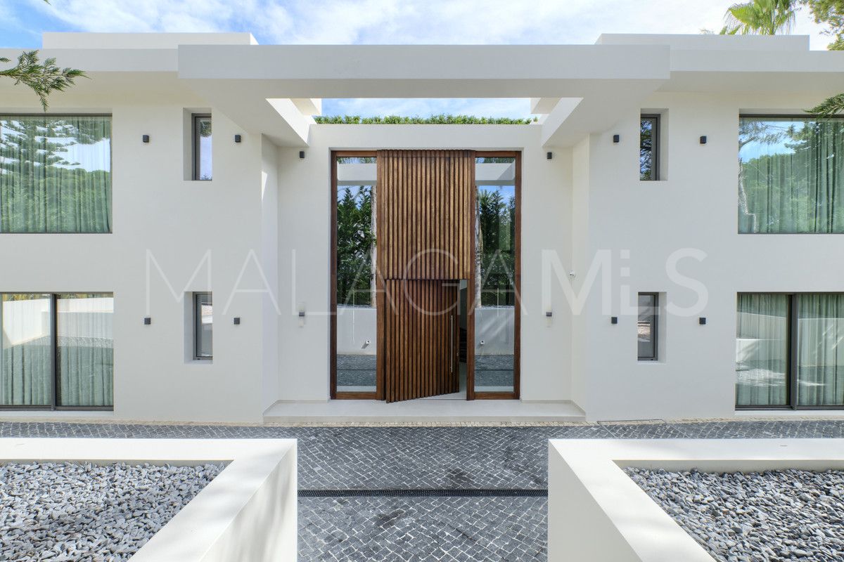 9 bedrooms villa in Nueva Andalucia for sale