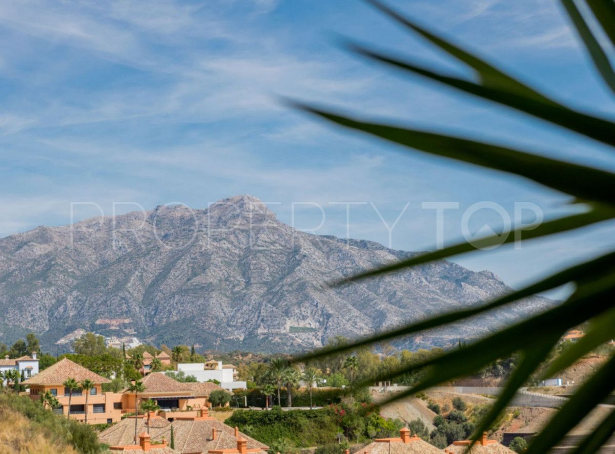For sale penthouse in Benahavis with 5 bedrooms