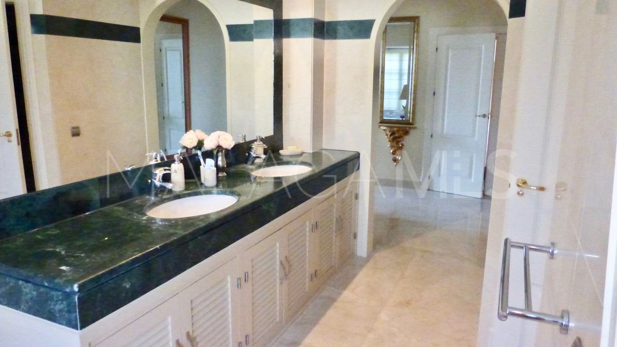 Villa for sale in Benahavis
