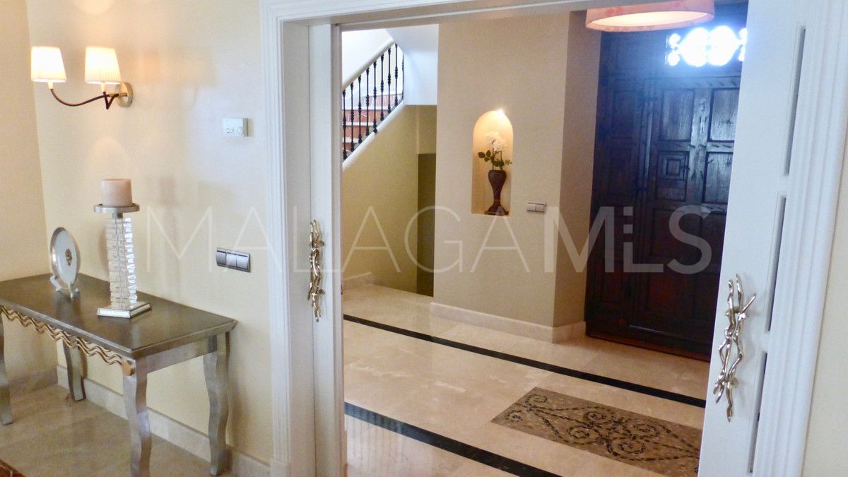 Villa for sale in Benahavis