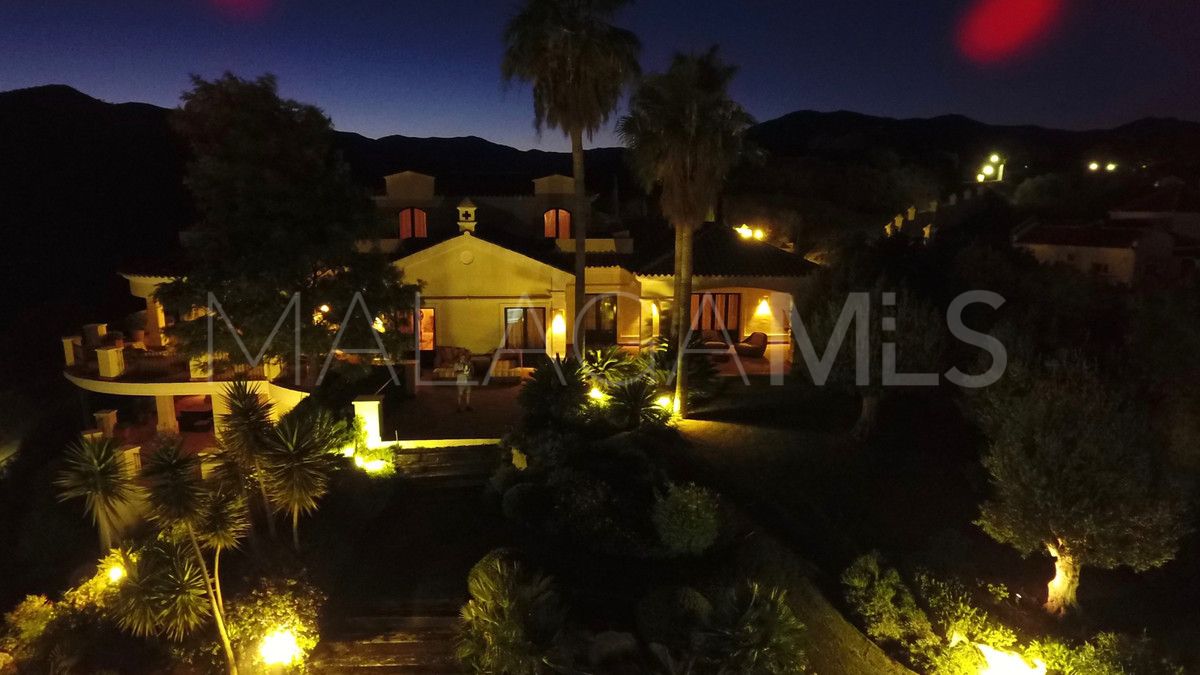 Villa for sale in Benahavis