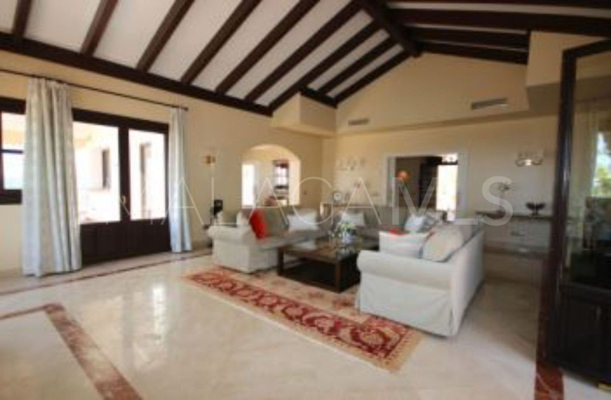 Villa for sale in Benahavis
