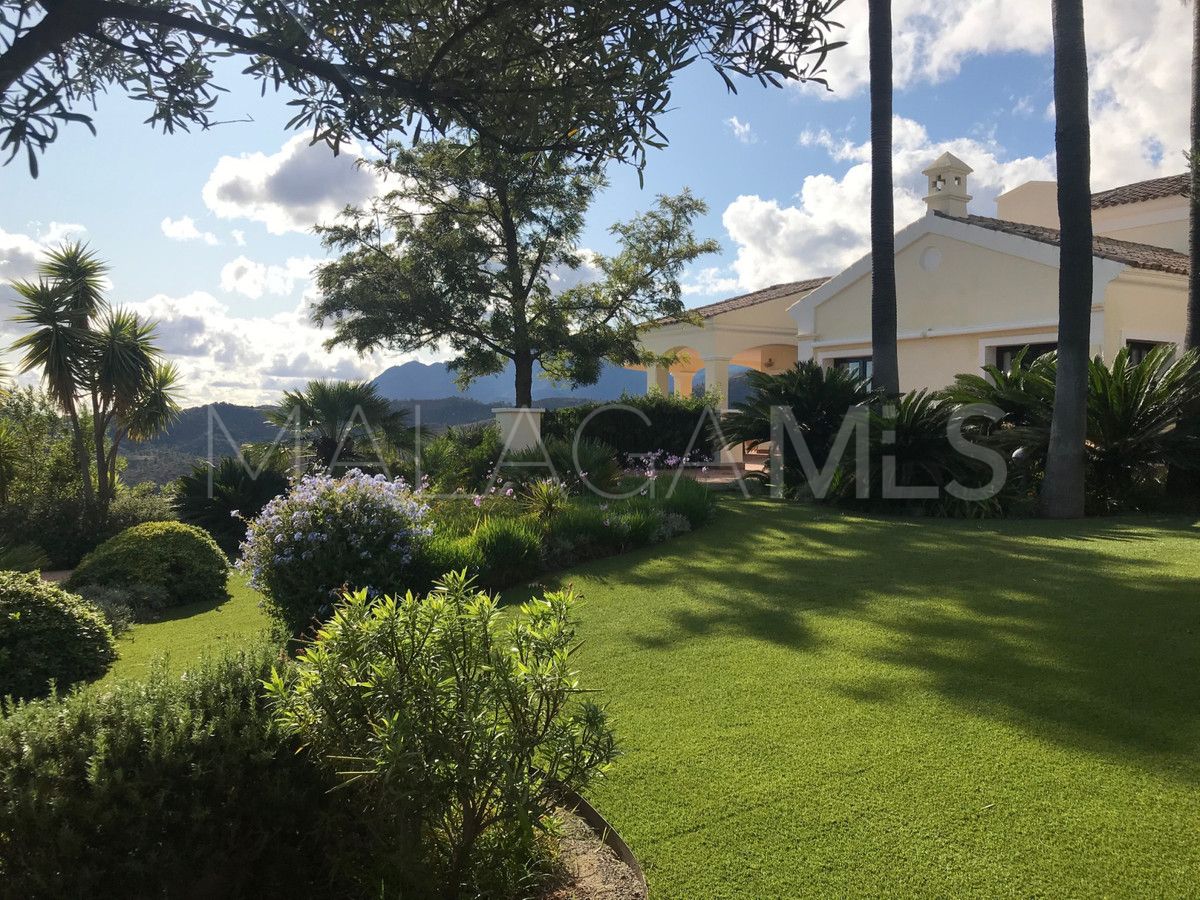 Villa for sale in Benahavis