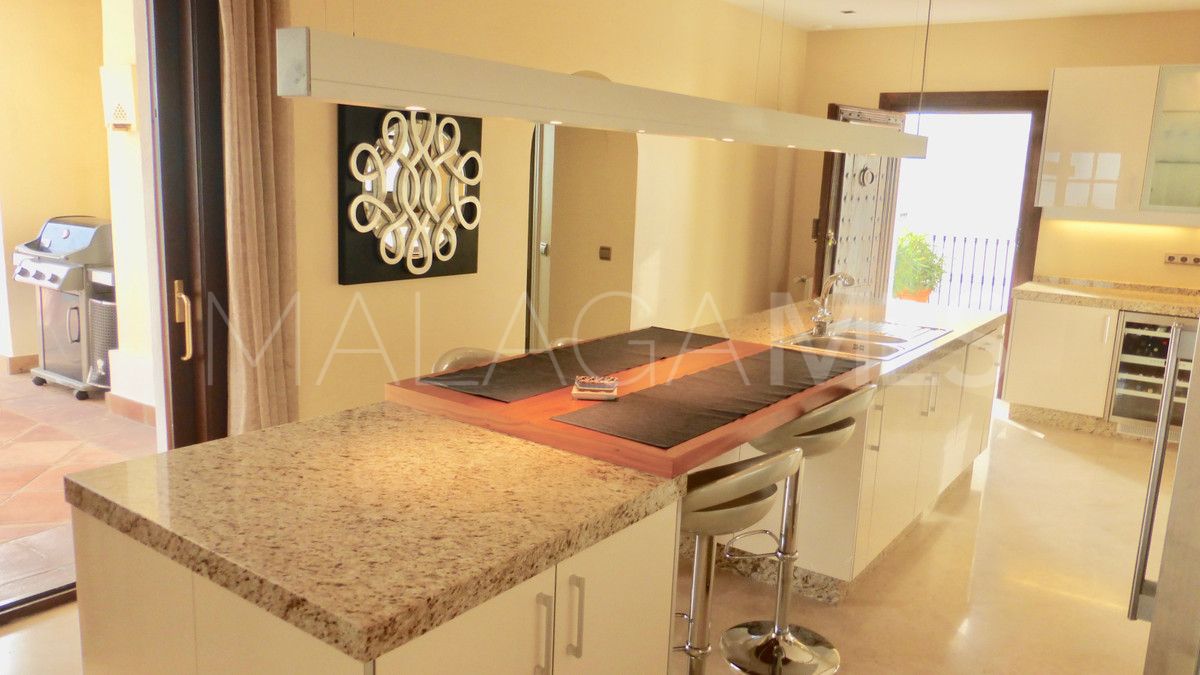 Villa for sale in Benahavis