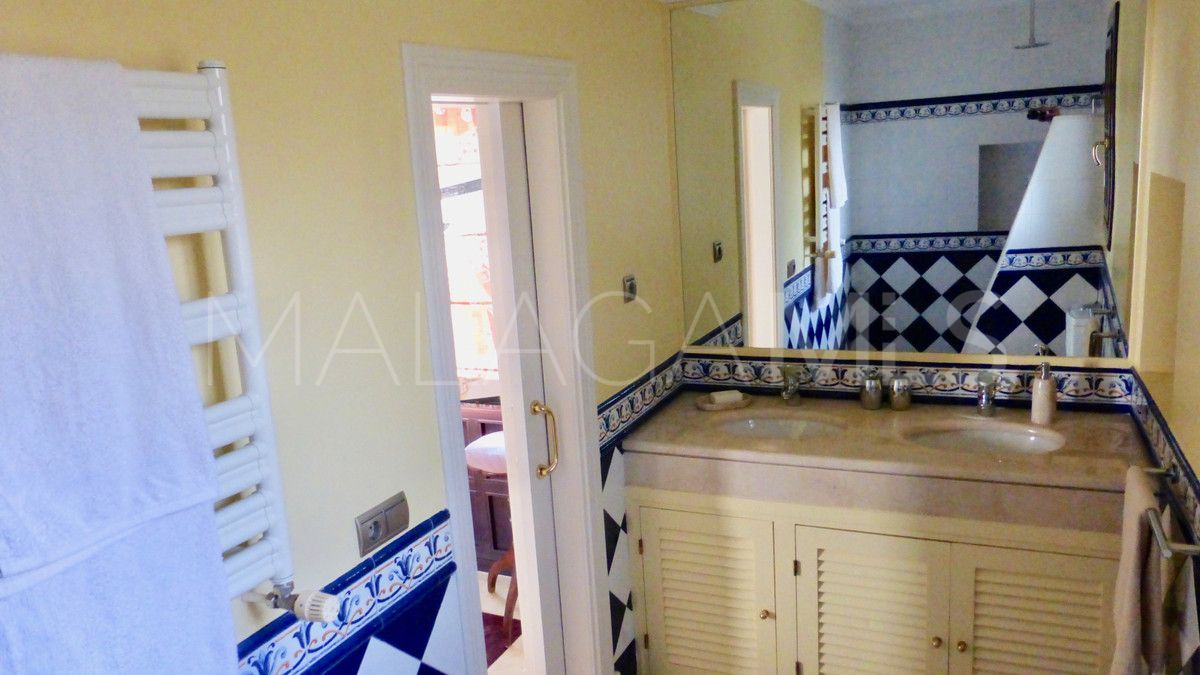 Villa for sale in Benahavis