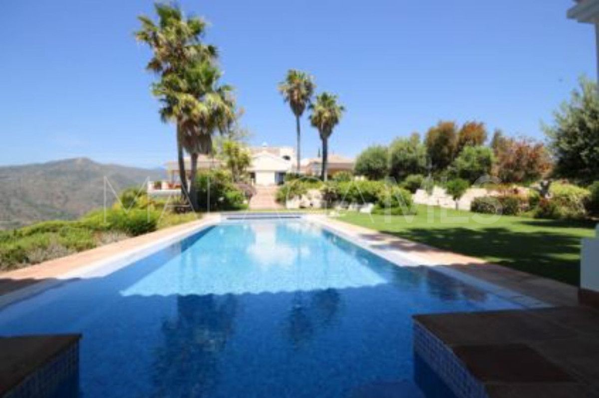 Villa for sale in Benahavis
