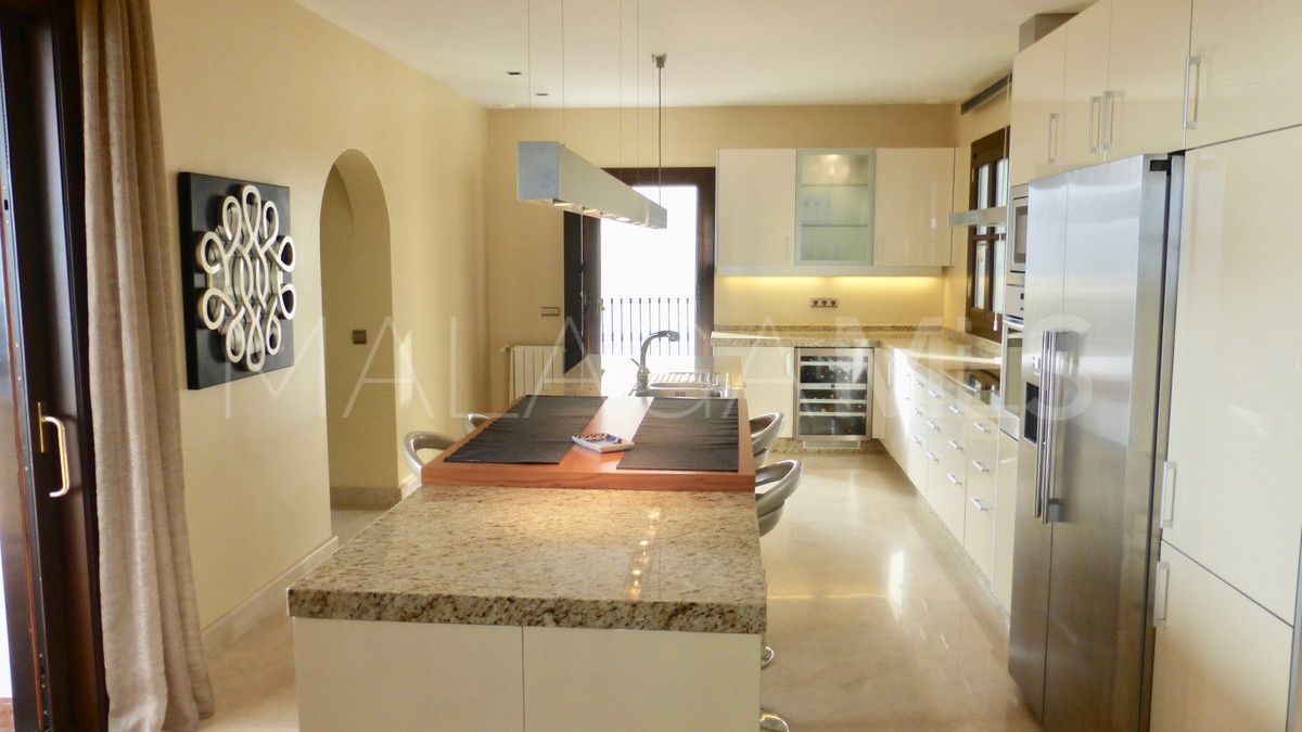 Villa for sale in Benahavis