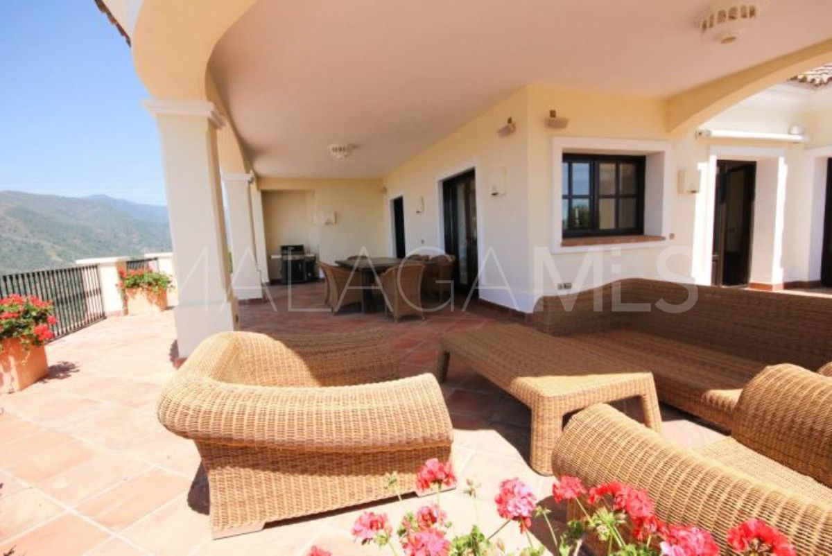 Villa for sale in Benahavis