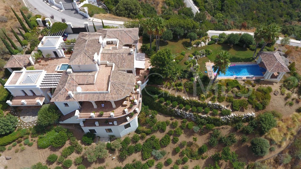 Villa for sale in Benahavis