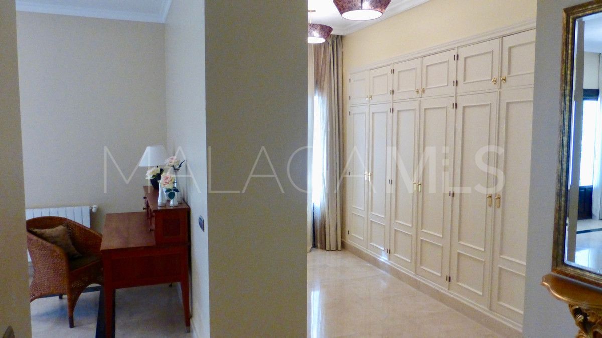Villa for sale in Benahavis