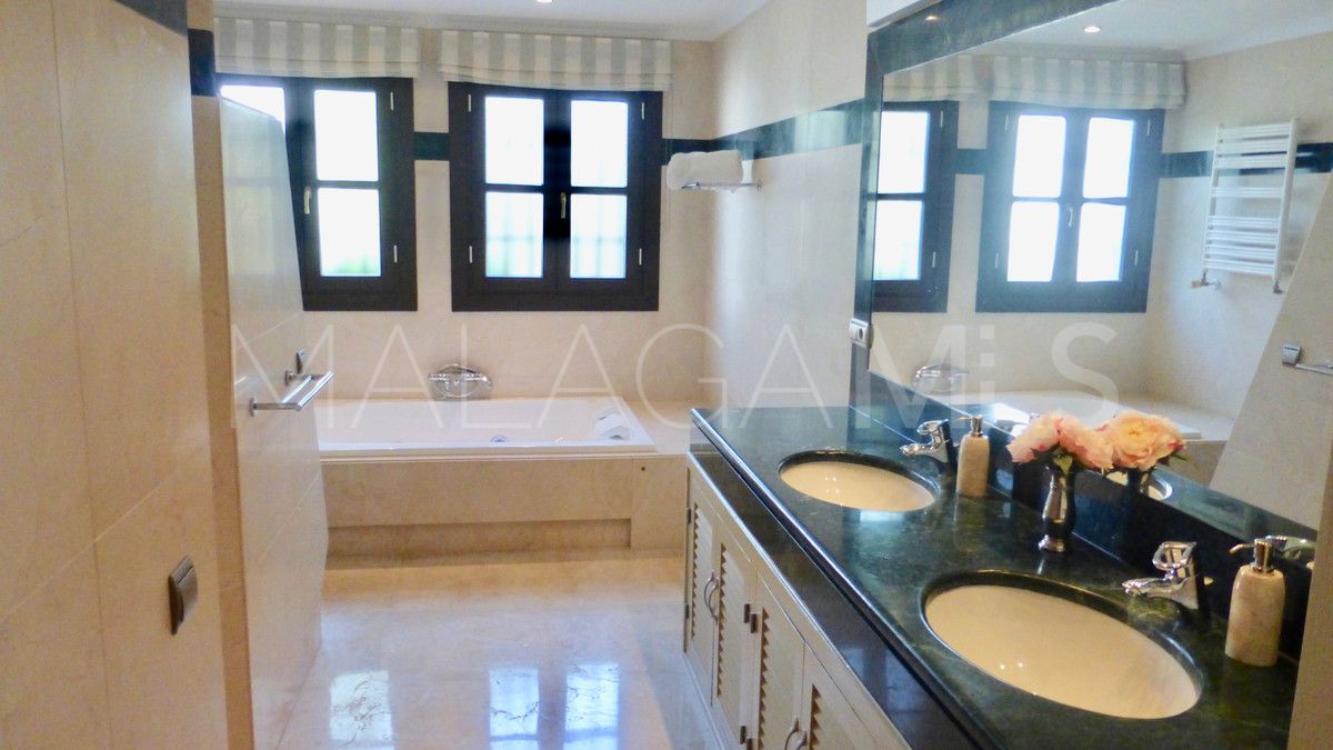 Villa for sale in Benahavis