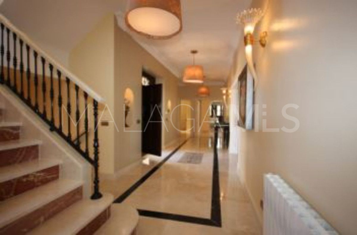 Villa for sale in Benahavis
