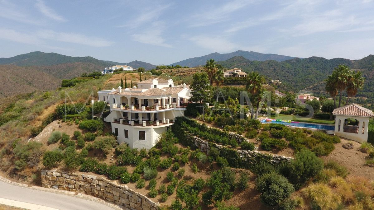 Villa for sale in Benahavis