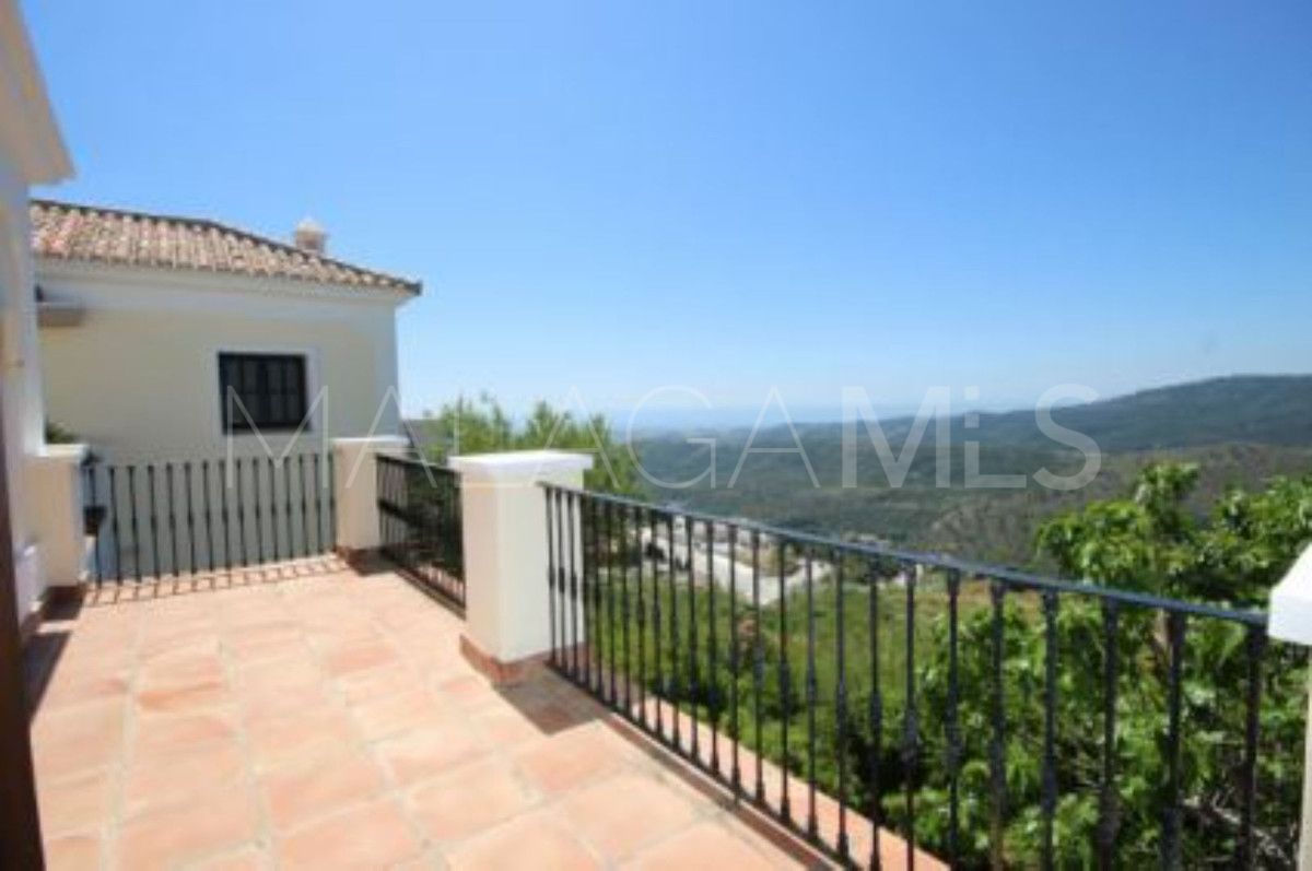 Villa for sale in Benahavis