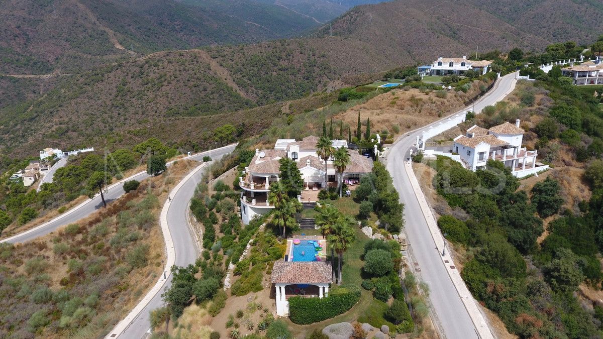 Villa for sale in Benahavis