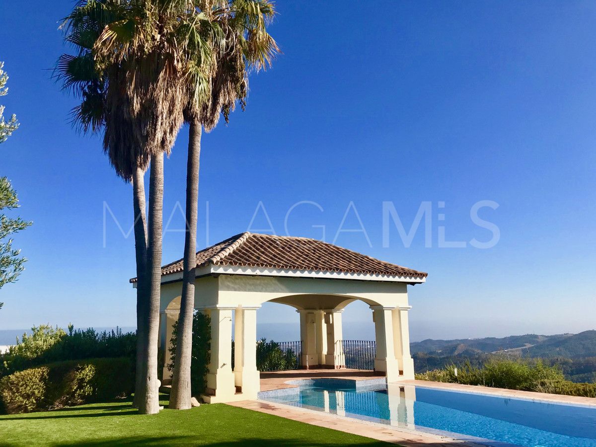 Villa for sale in Benahavis