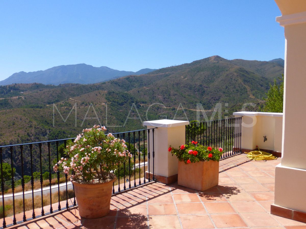 Villa for sale in Benahavis