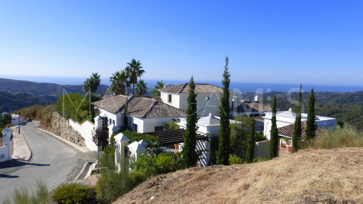 Villa for sale in Benahavis