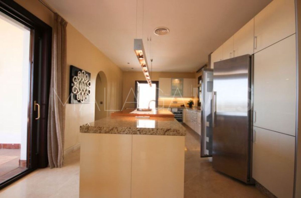 Villa for sale in Benahavis