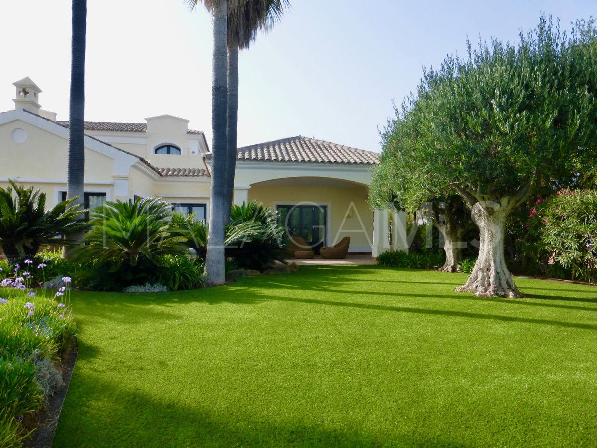 Villa for sale in Benahavis