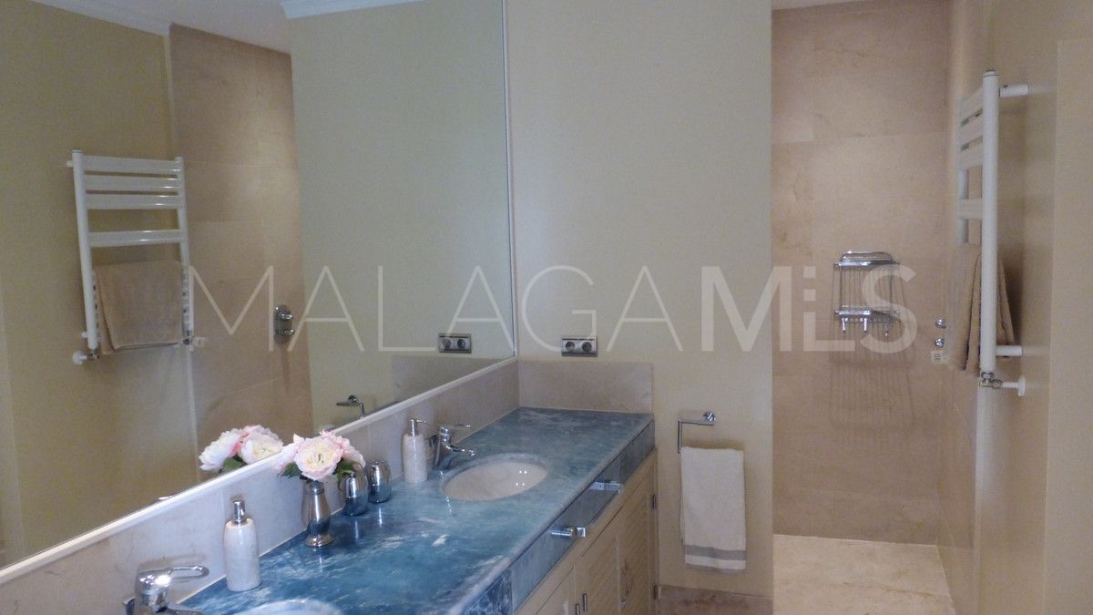 Villa for sale in Benahavis