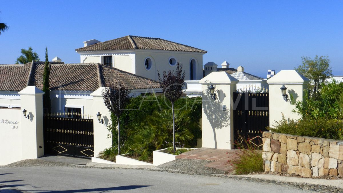 Villa for sale in Benahavis