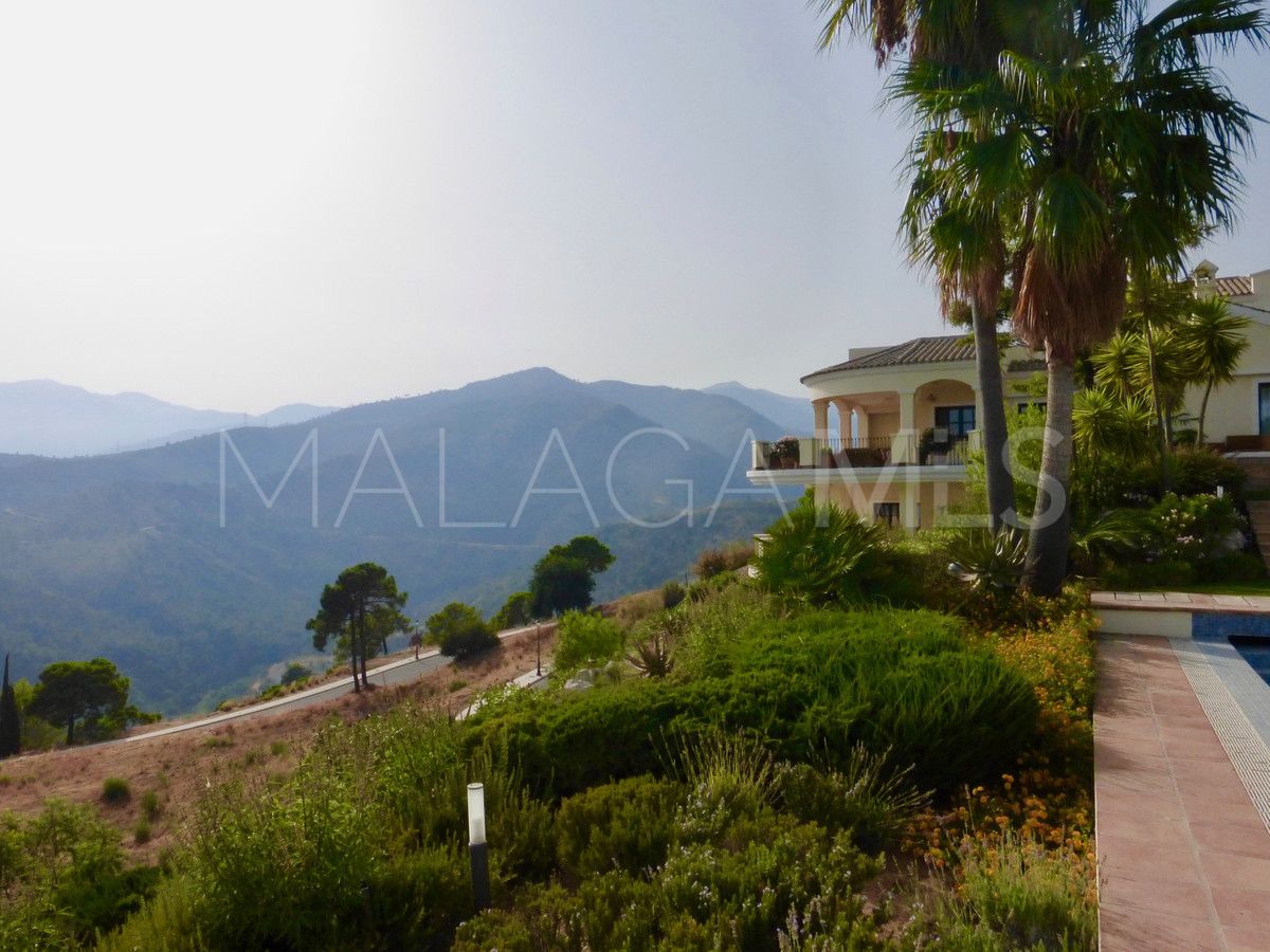 Villa for sale in Benahavis