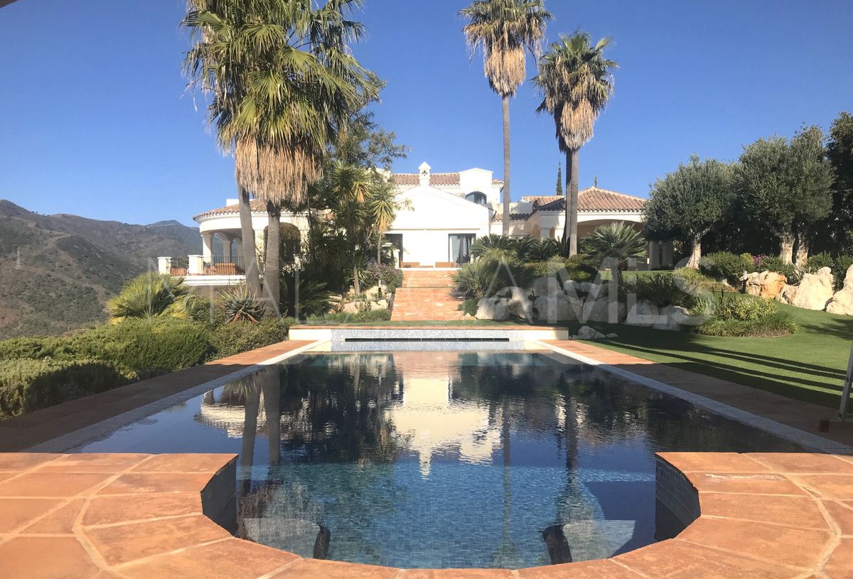 Villa for sale in Benahavis