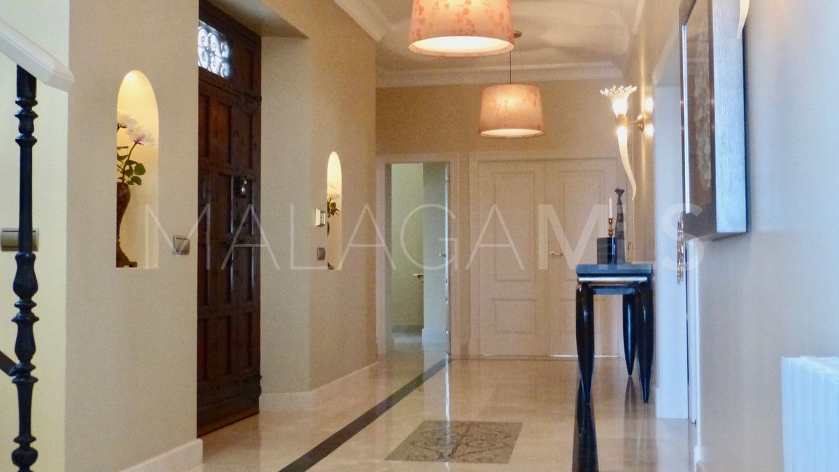 Villa for sale in Benahavis