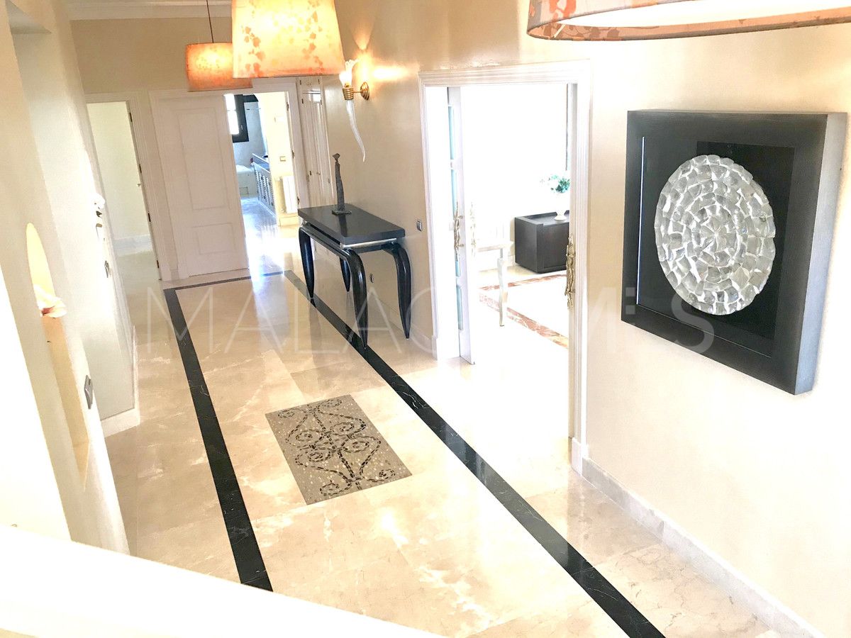 Villa for sale in Benahavis