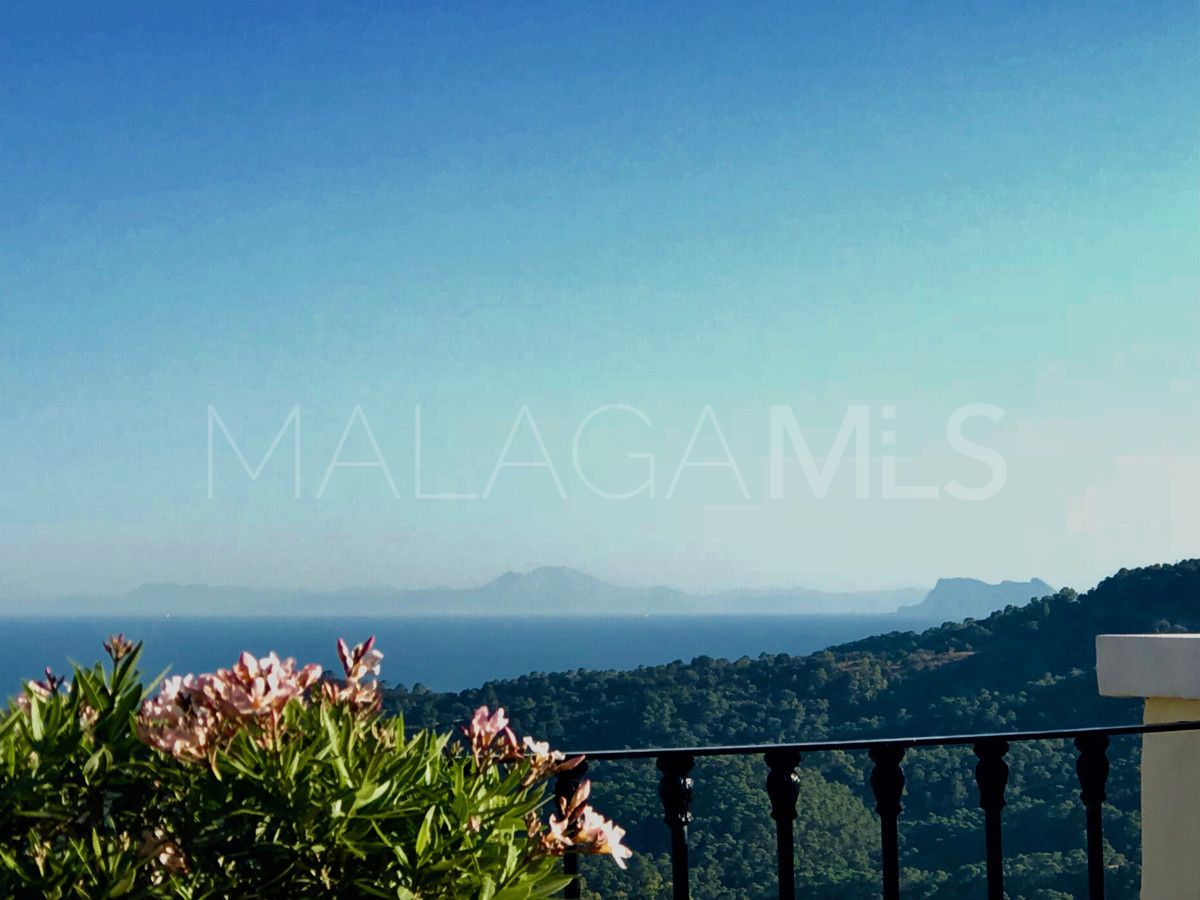 Villa for sale in Benahavis