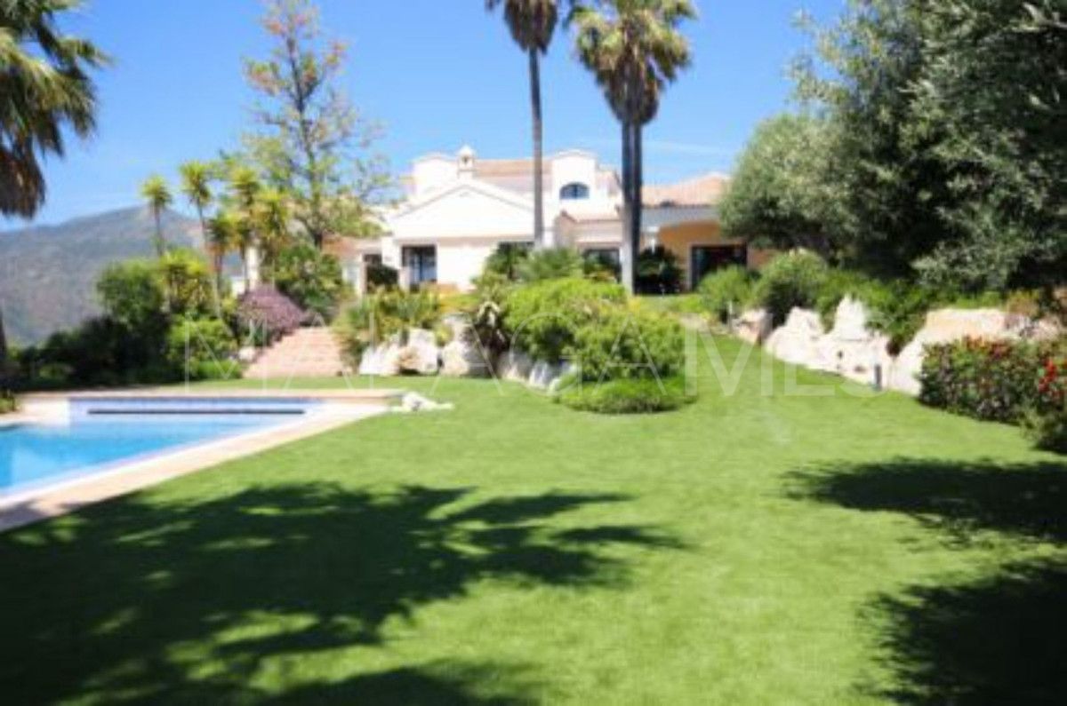 Villa for sale in Benahavis