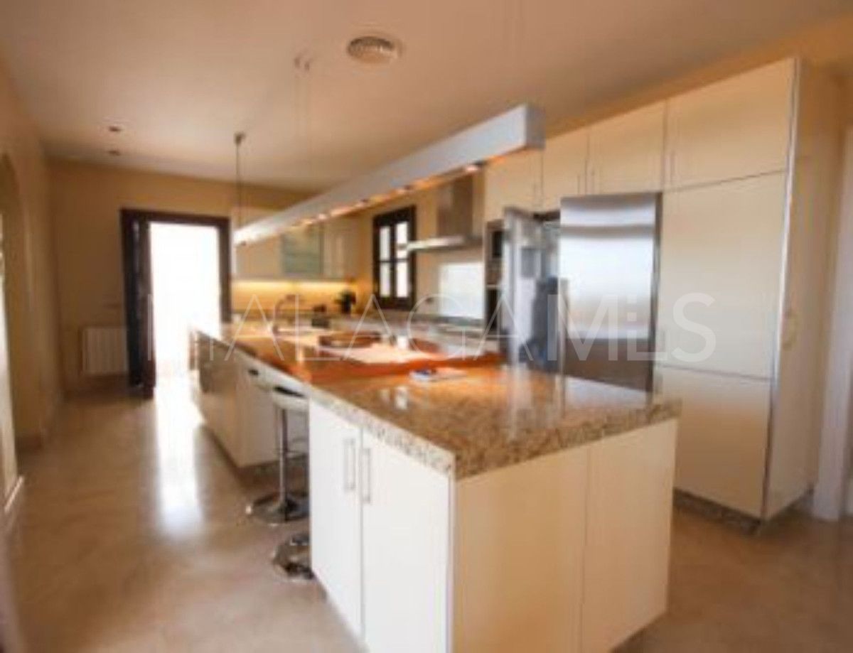 Villa for sale in Benahavis