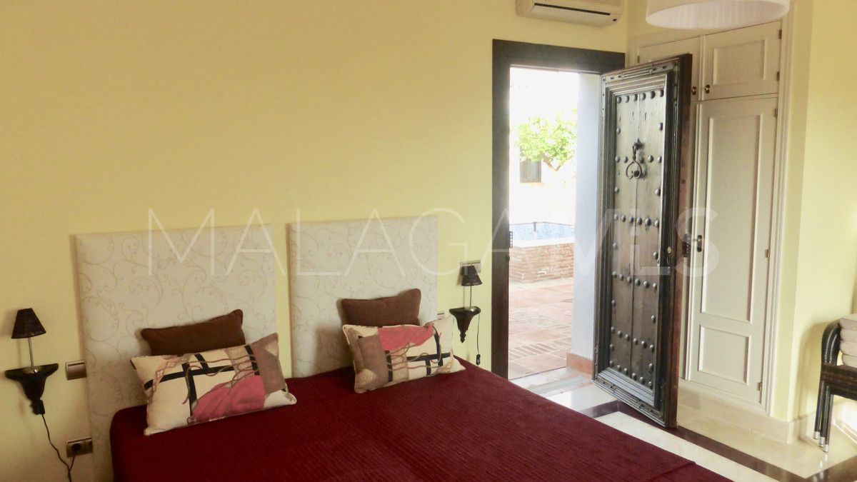 Villa for sale in Benahavis