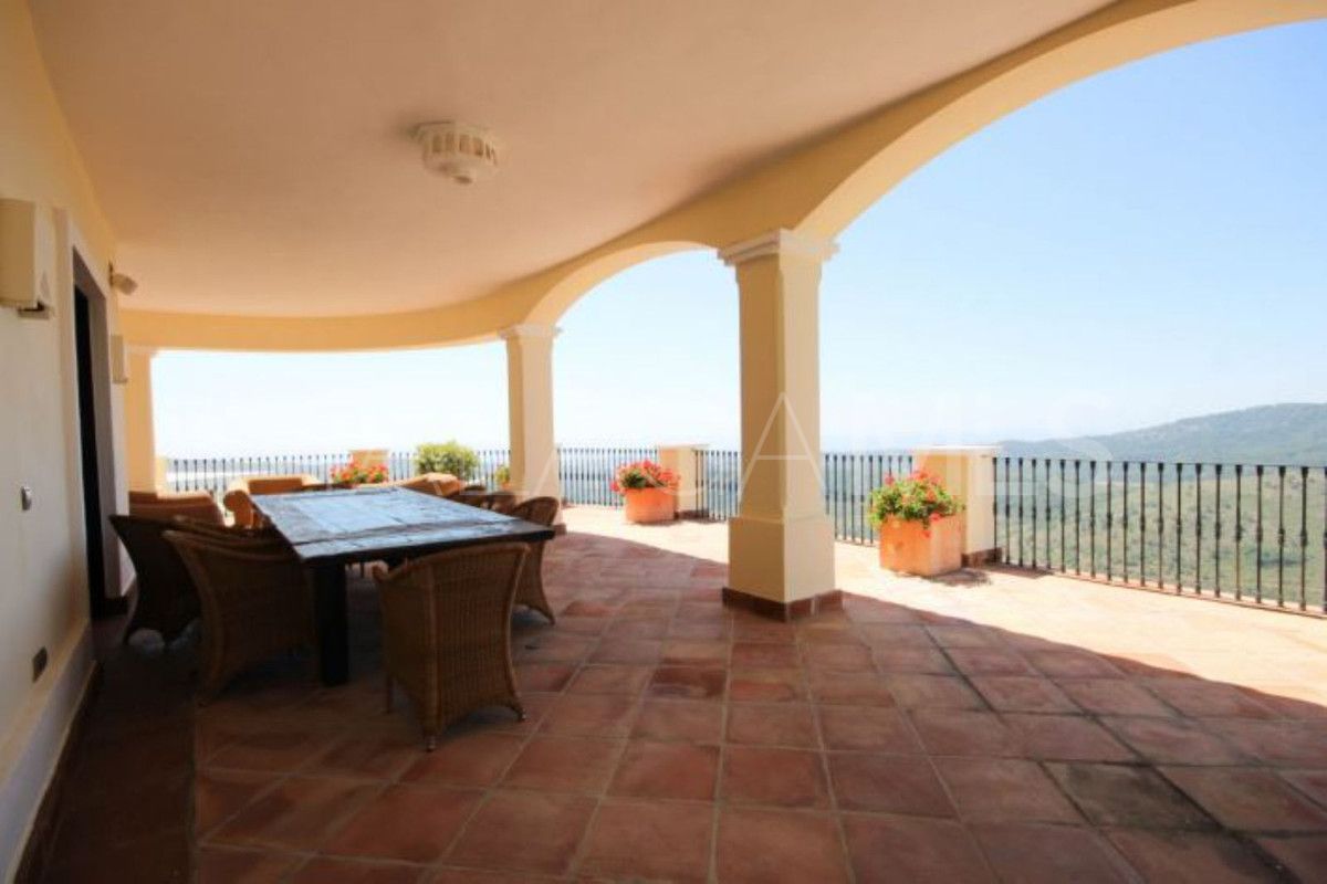 Villa for sale in Benahavis