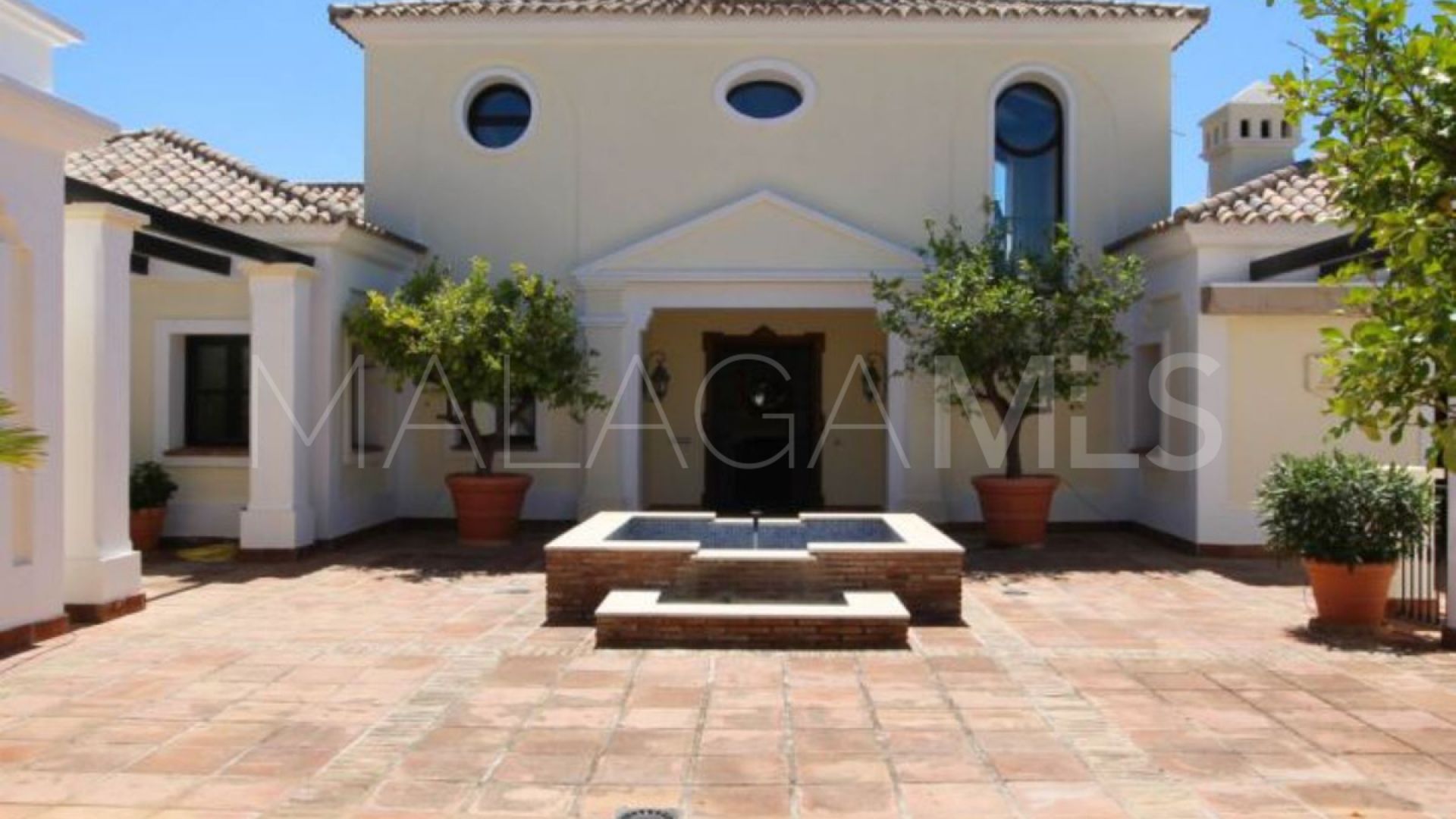 Villa for sale in Benahavis