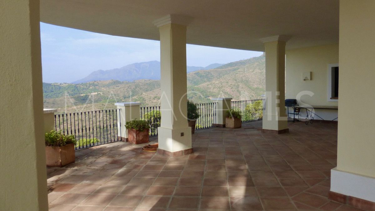 Villa for sale in Benahavis